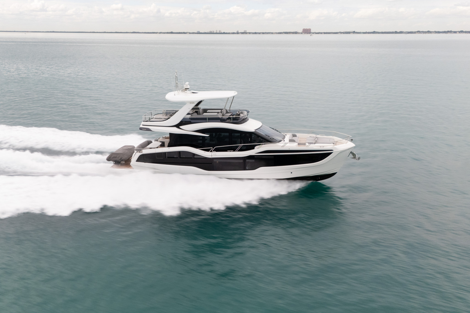 2025 Galeon 560 FLY - Image 17