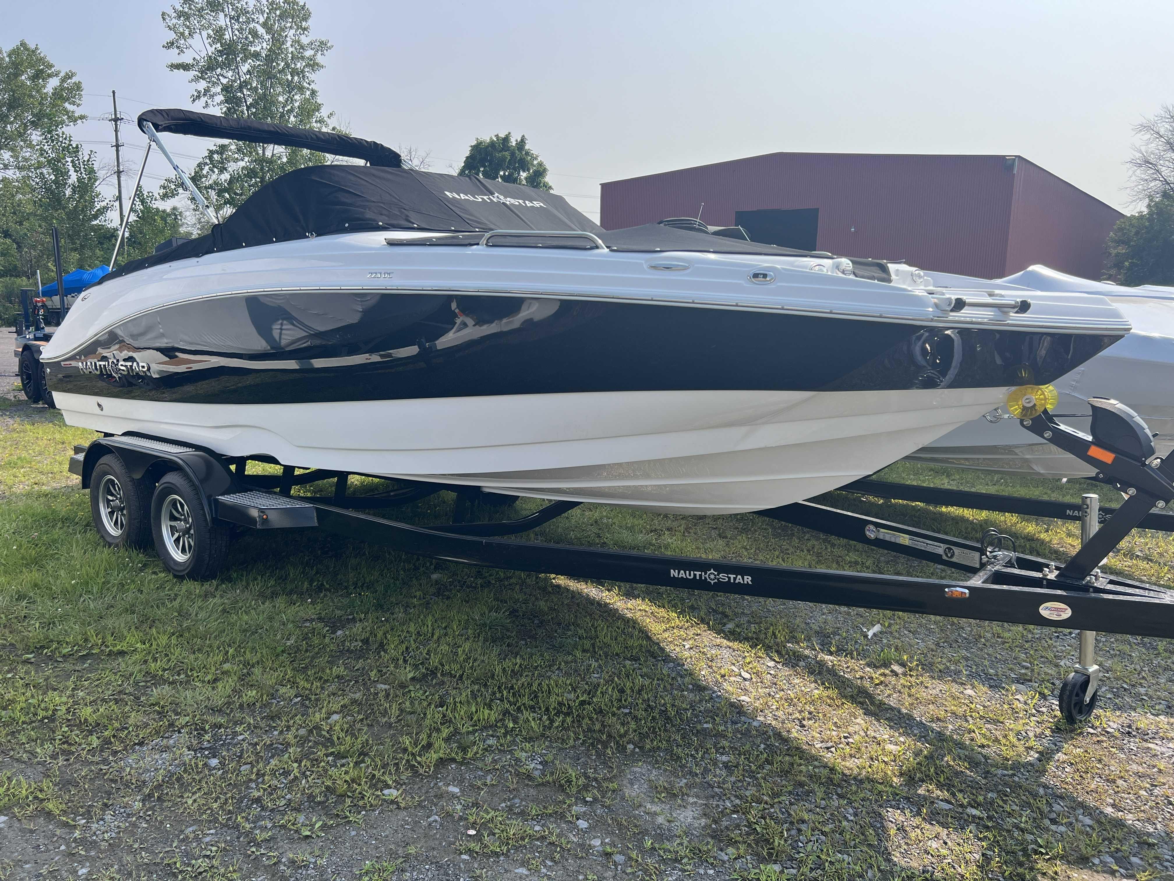 2025 NauticStar 223 DC