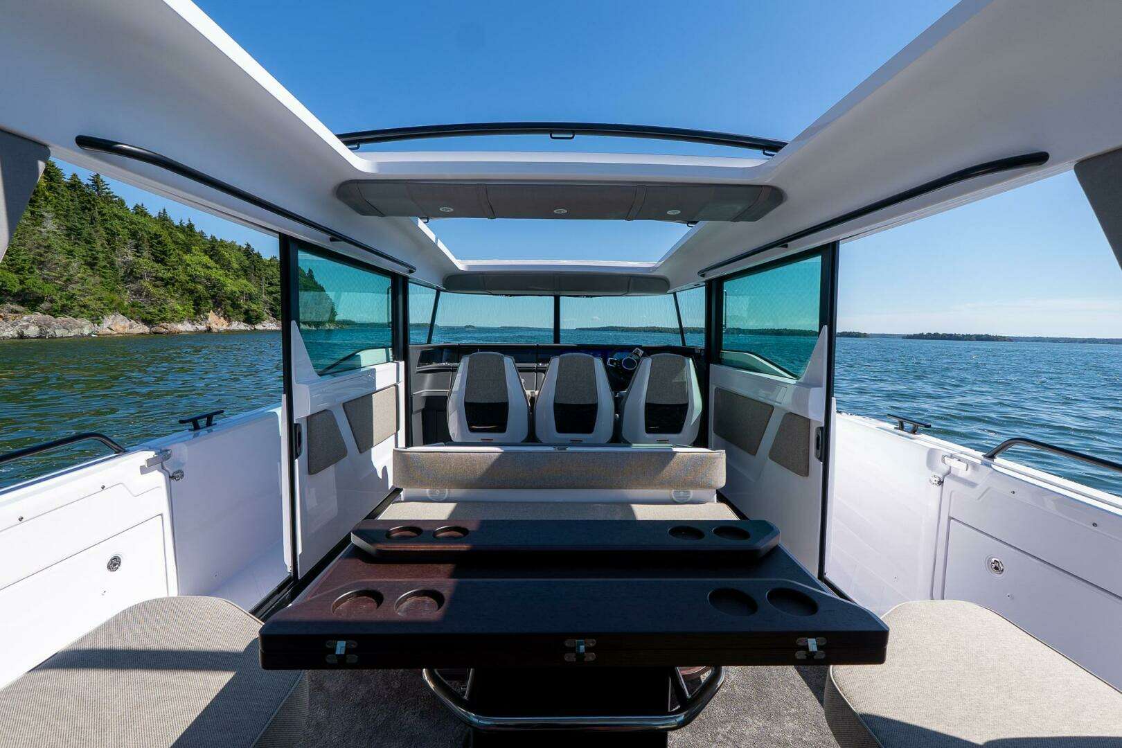 2025 Axopar Cross Cabin - Image 50