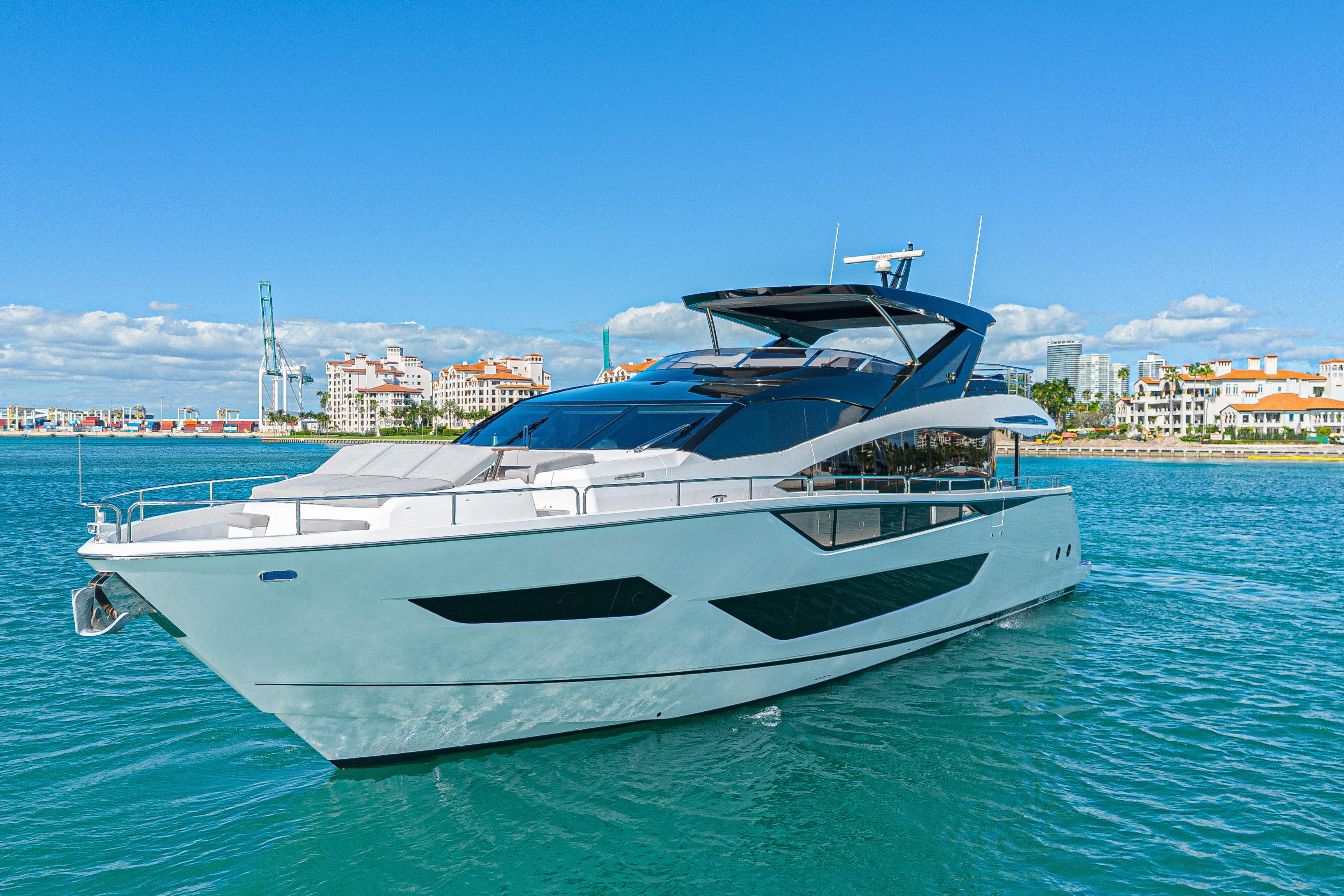 2025 Sunseeker 88 Yacht