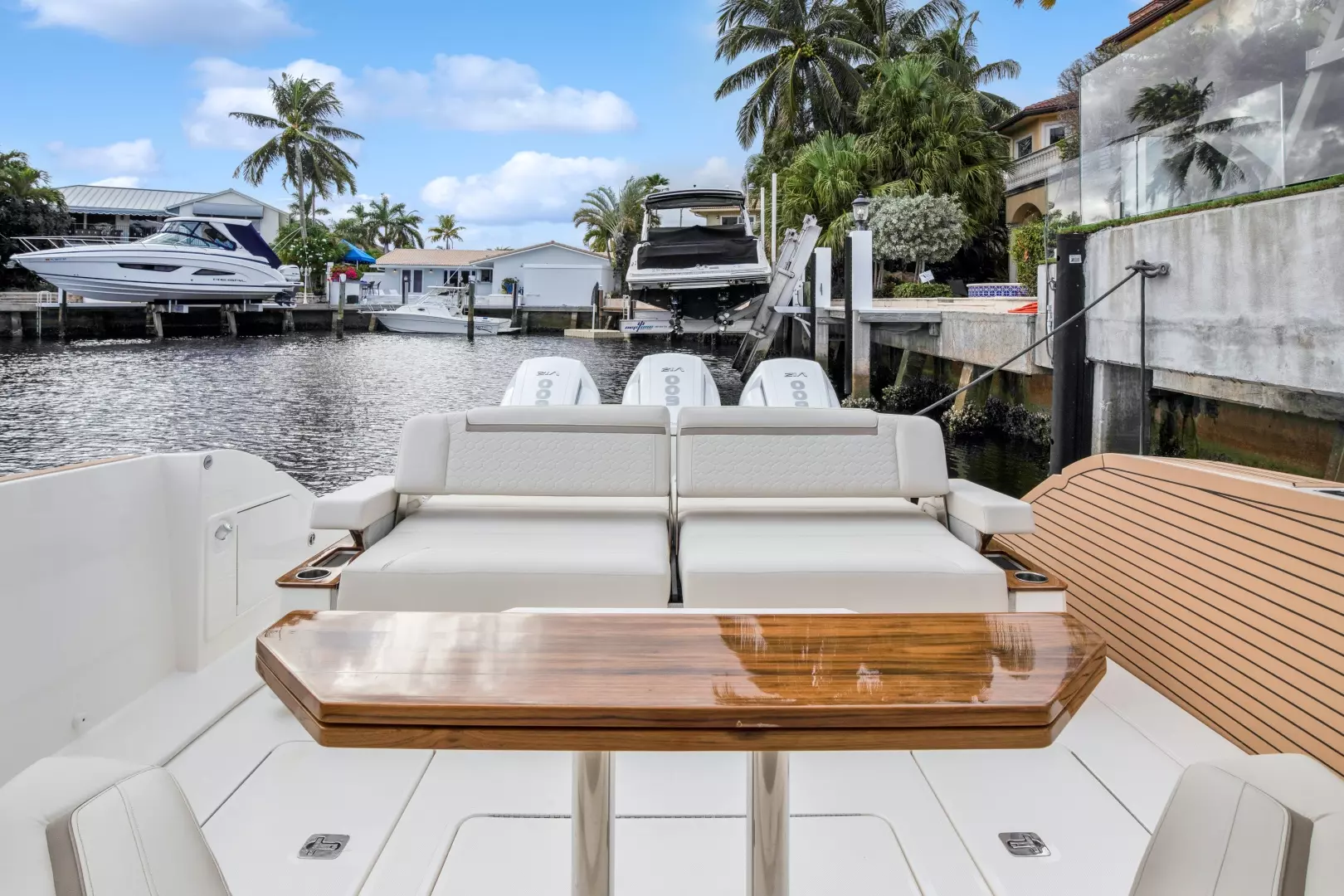 2022 Tiara Yachts — - Image 18