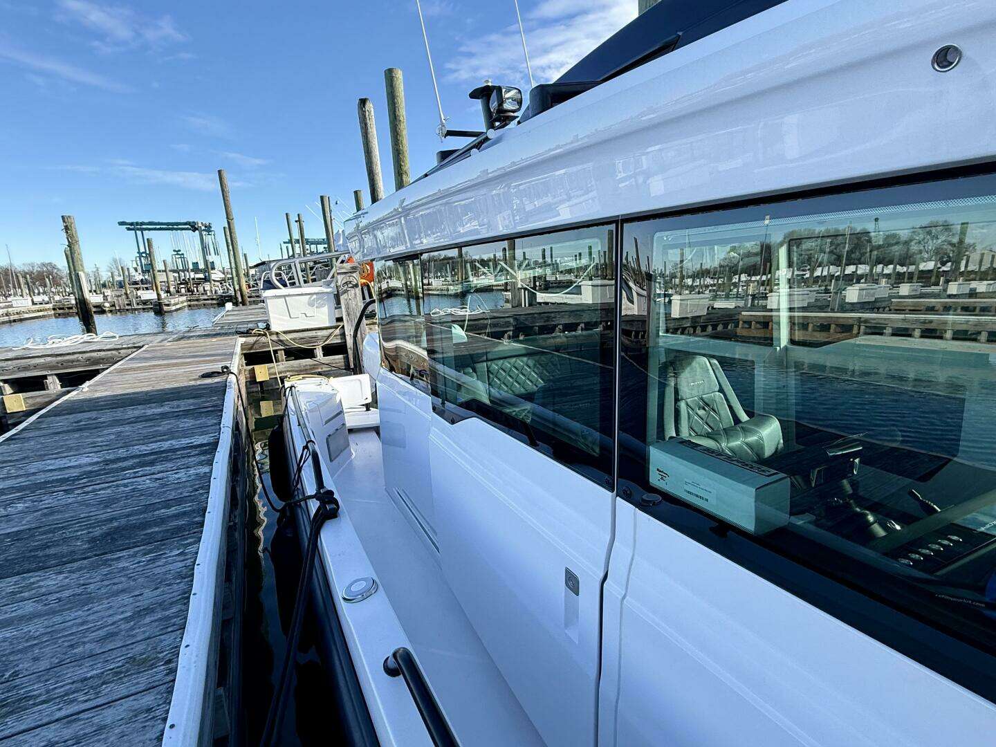 2023 Axopar 37 Cross Cabin - Image 18