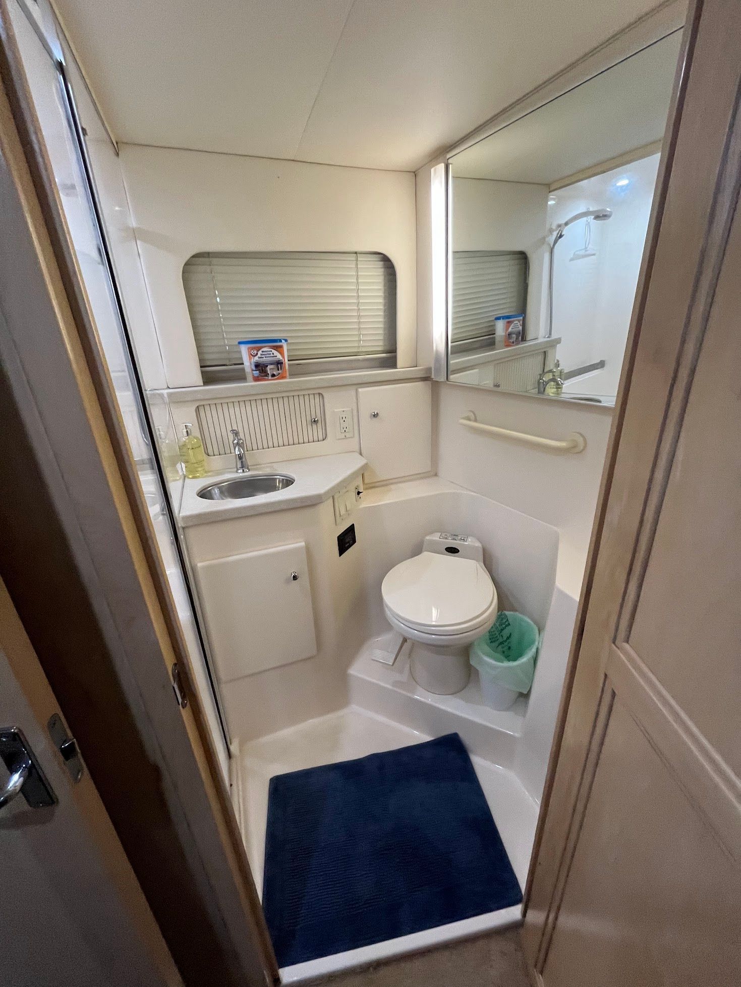 1998 Carver 355 Aft Cabin Motor Yacht - 14
