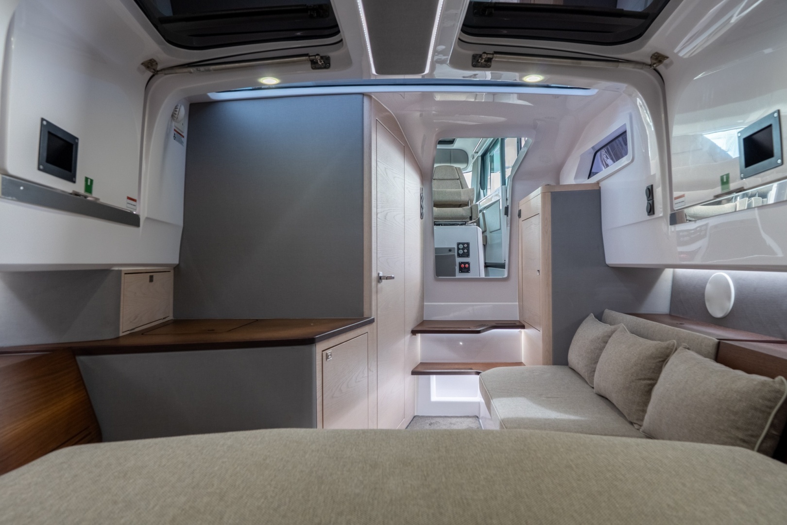 2024 Axopar 45 XC Cross Cabin - Image 30