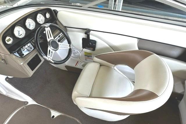 Interior of a 2007 Four Winns 200 Horizon boat, featuring steering wheel and gauges.