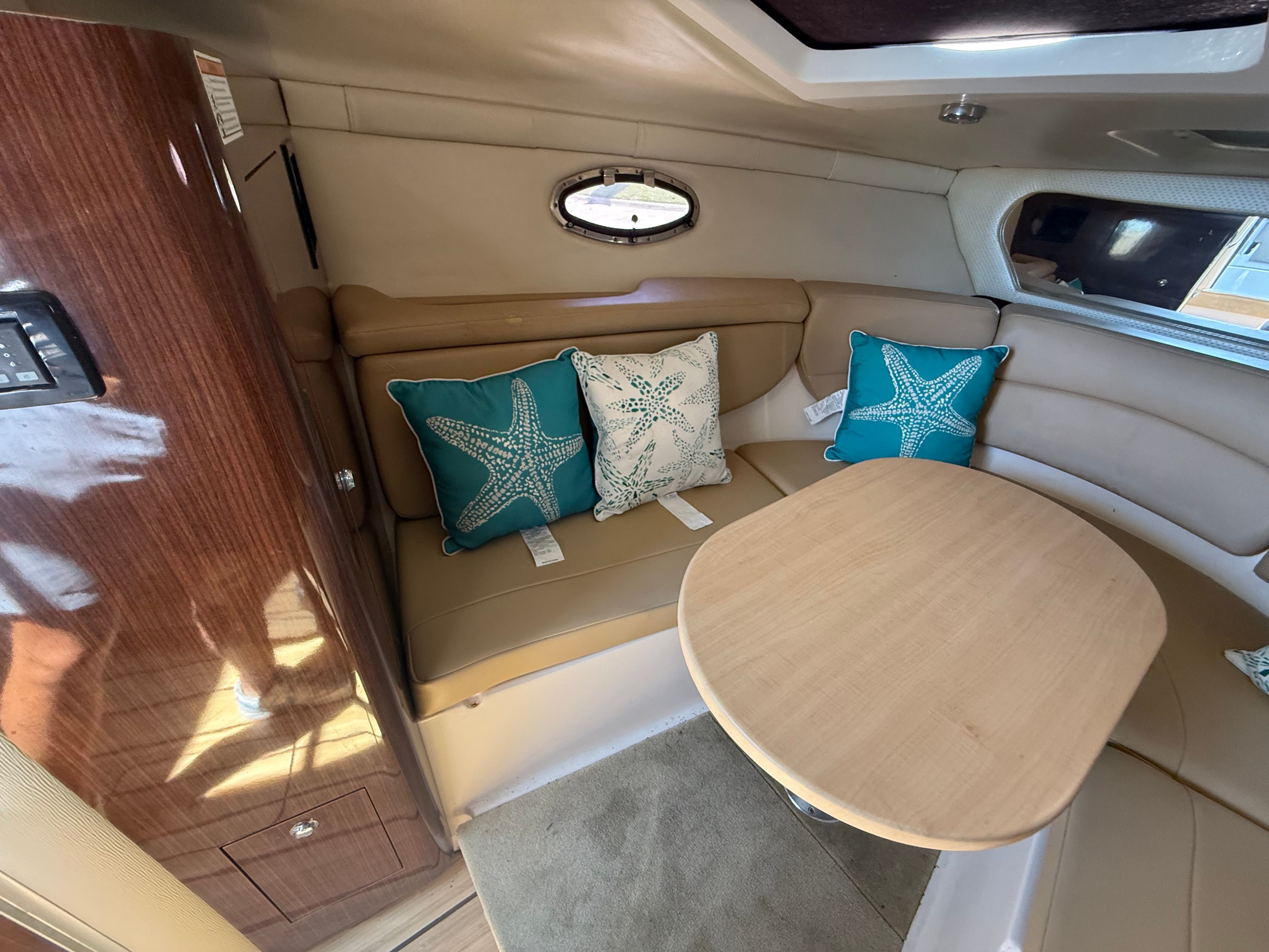 2015 REGAL 30 EXPRESS - Image 27
