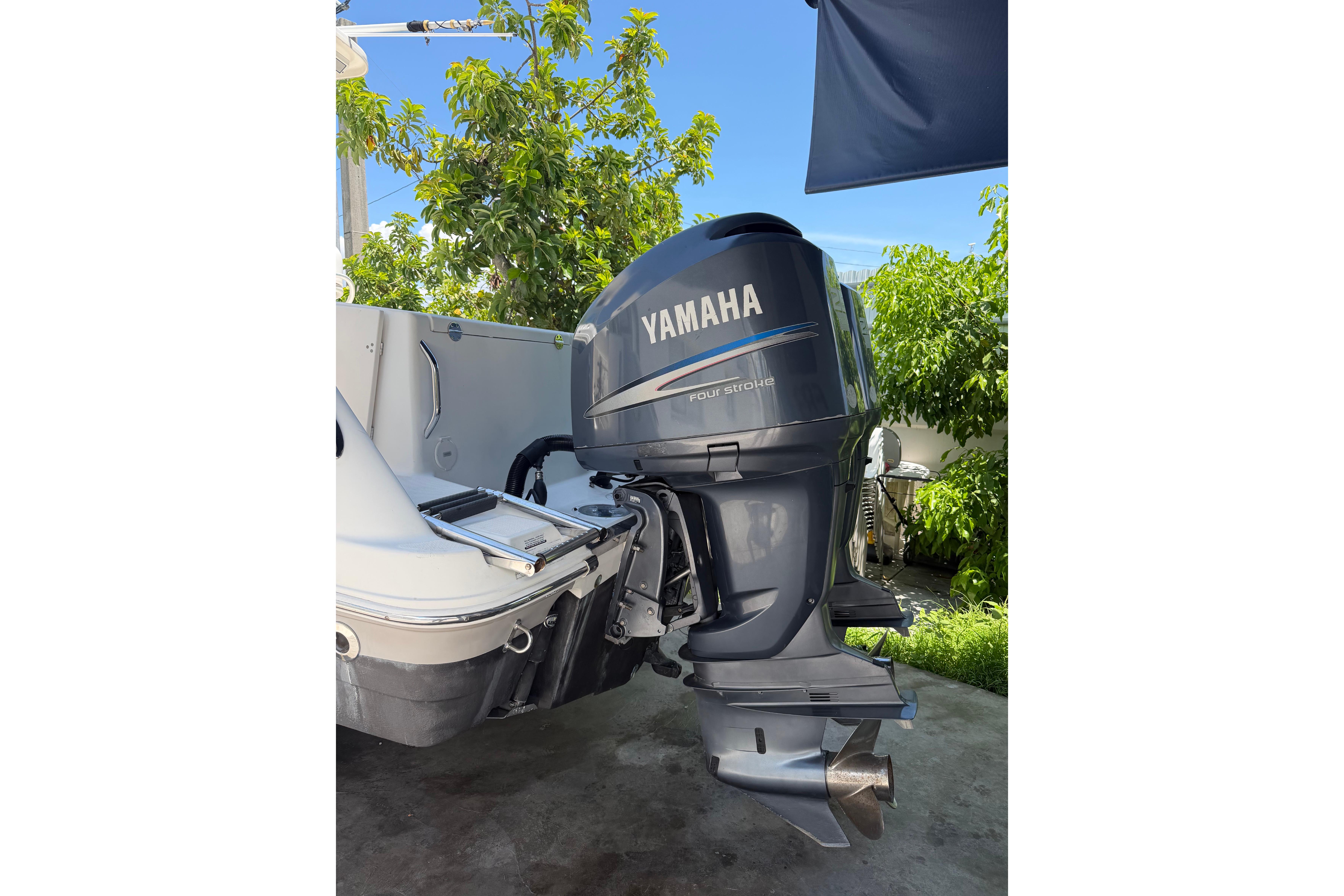 2007 Robalo R260 Center Console with Yamaha outboard motor in a sunny outdoor setting.