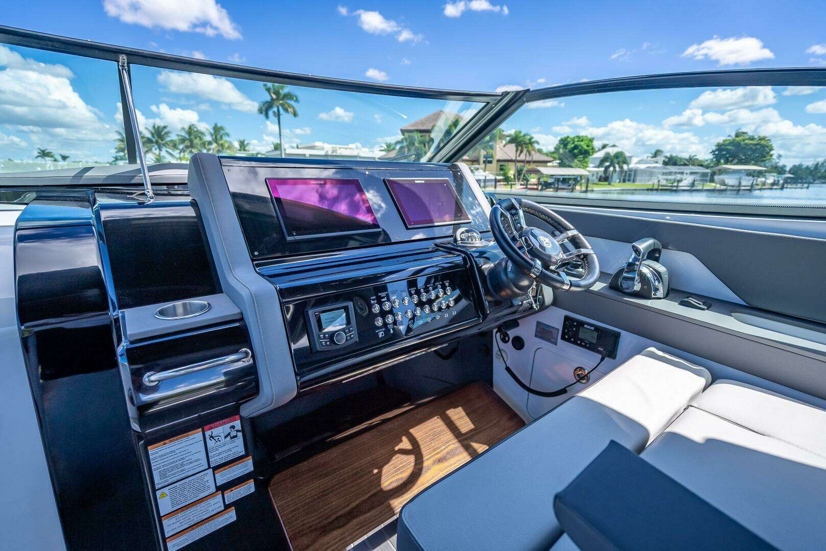 2022 Cruisers Yachts GLS OB - Image 18