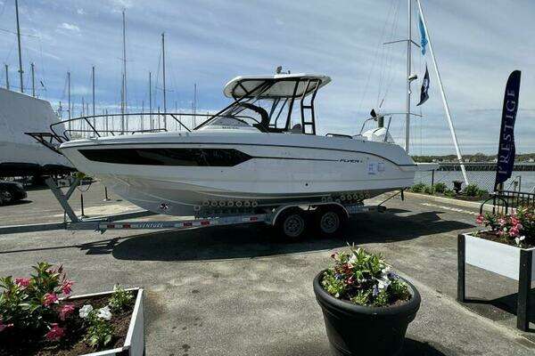 2023 Beneteau Flyer 8 Sundeck