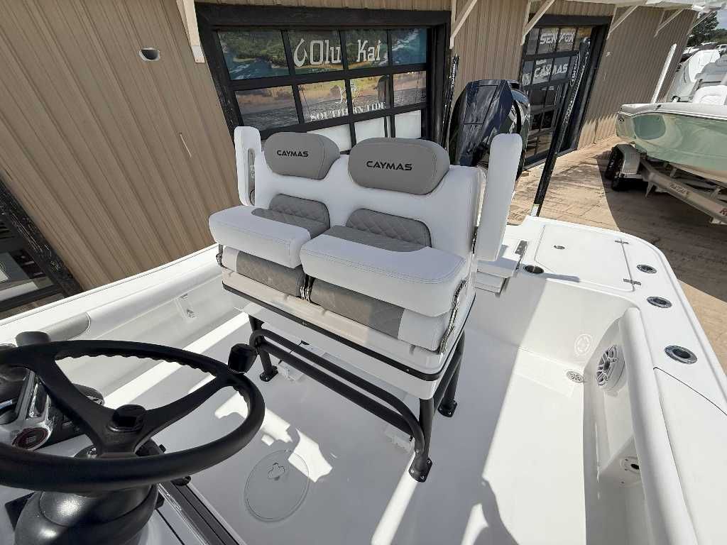 2026 Caymas 26 HB - 15