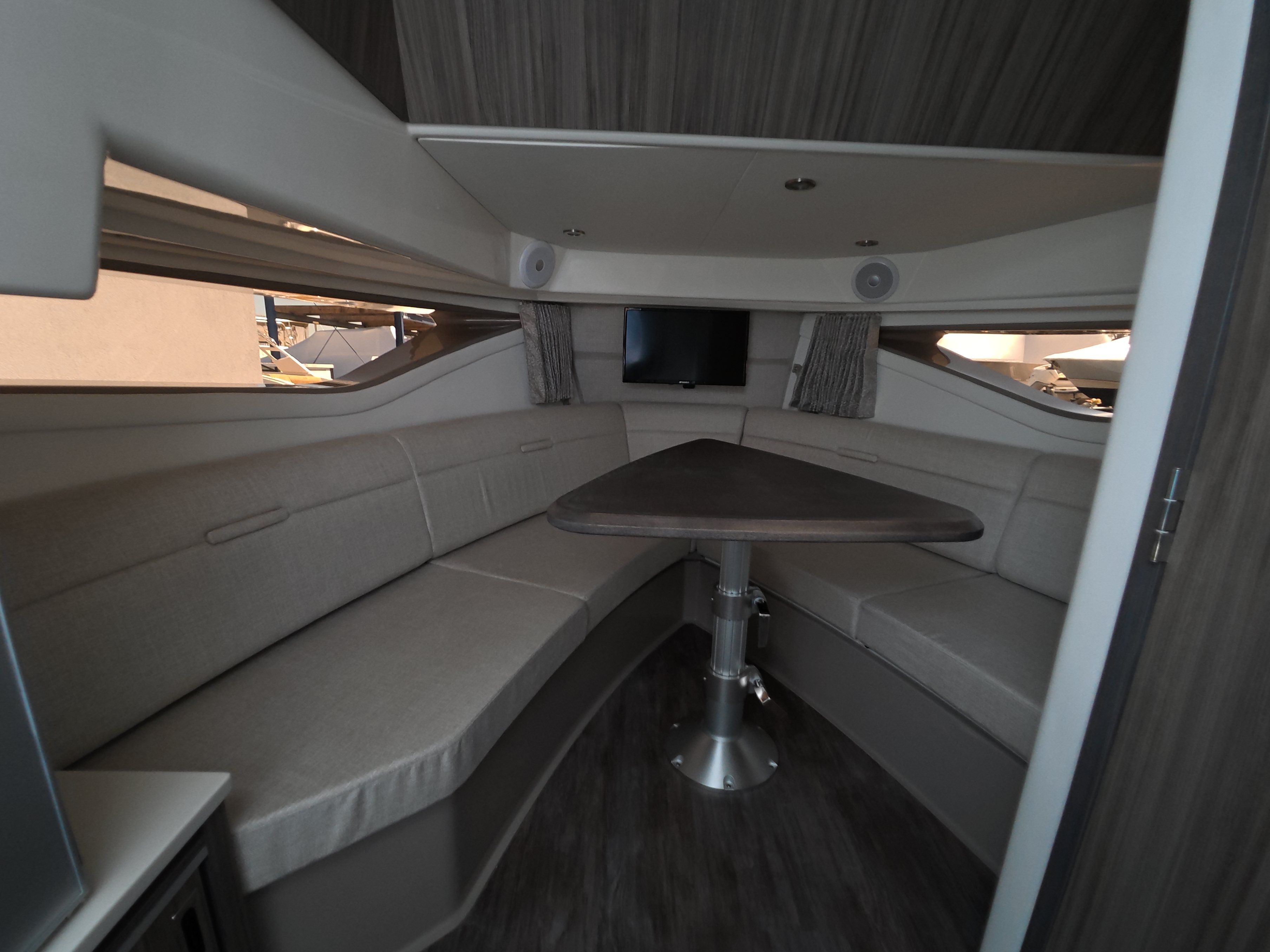 2026 Sea Ray Sundancer 320 Outboard - 28