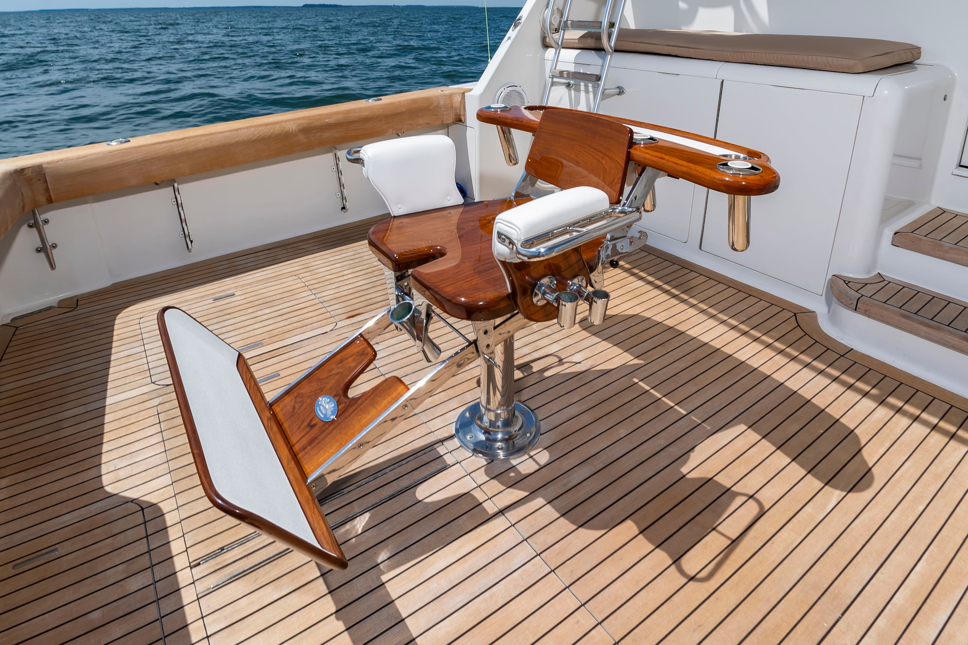 1999 Viking 55 Convertible - 22
