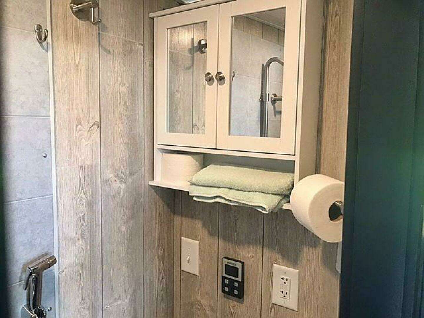2023 Custom 25 Hadlee Houseboat - Image 19