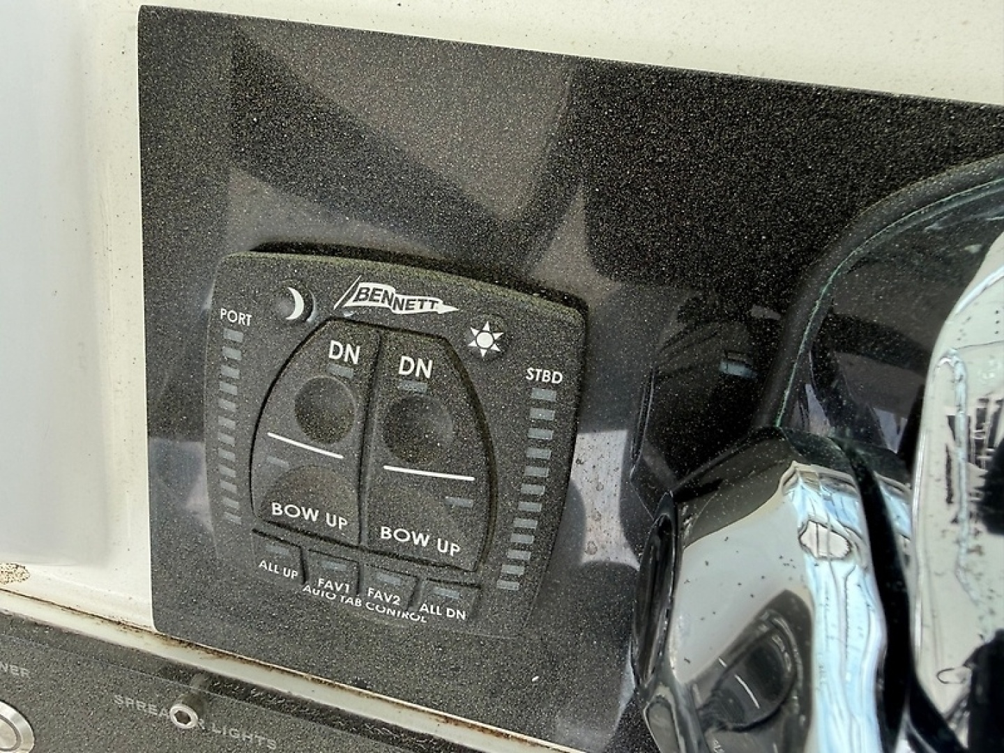 2005 Luhrs 32 Express - Image 8