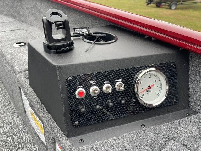 2026 Tracker Super Guide V 16 T - 16