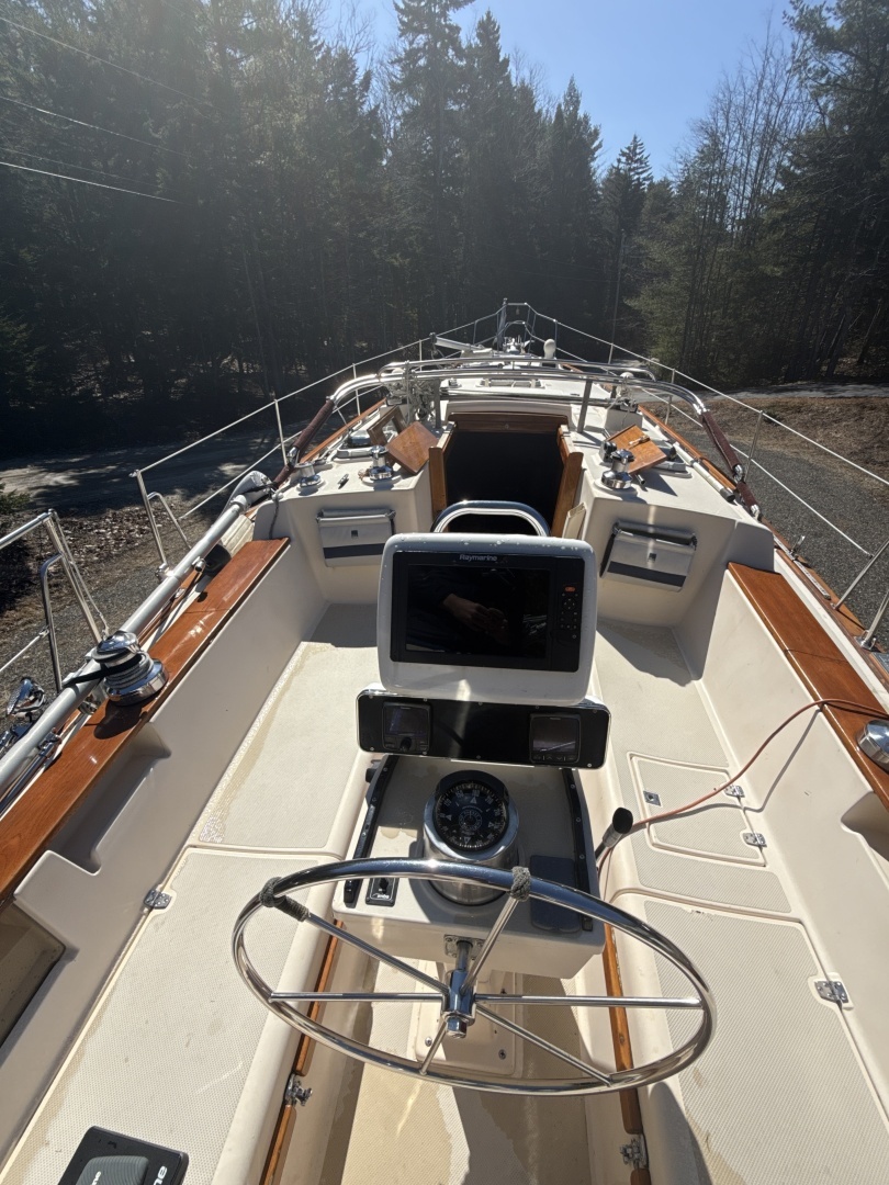 1995 Island Packet 37 - Image 14