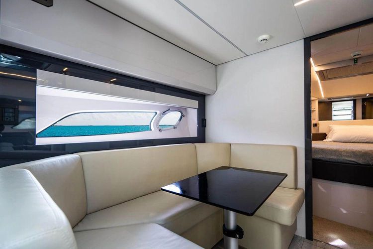 2018 Pershing 5x - Image 29