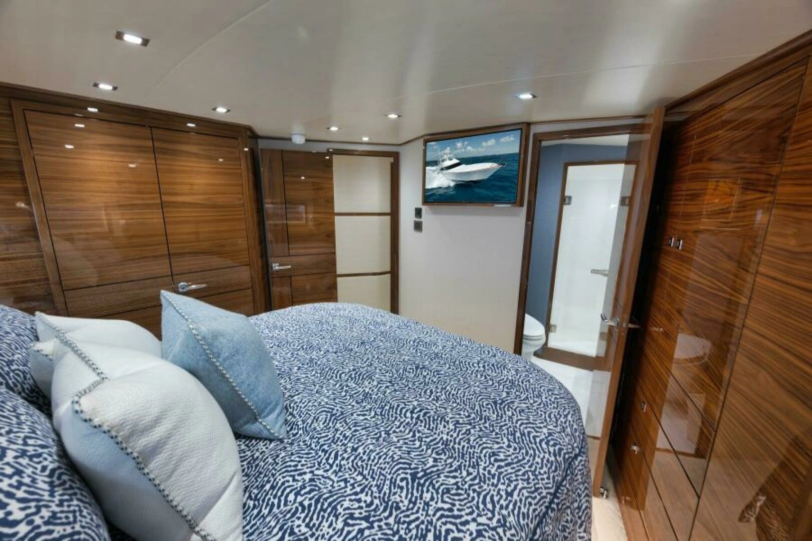 2024 Viking 68 Convertible - Image 29