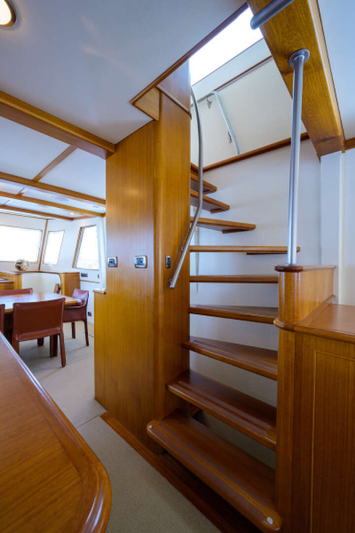 2003 New England Boatworks Enclosed Raised Pilothouse - Image 13
