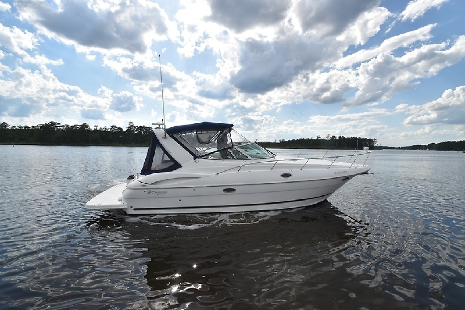 2004 Cruisers Yachts 320 Express - Image 4
