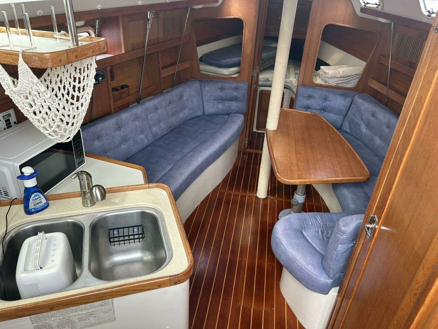 1995 Catalina 320 - Image 3