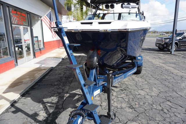 2025 MasterCraft X24 Supercharged 6.2L - 9K Rebate Eligible - 12