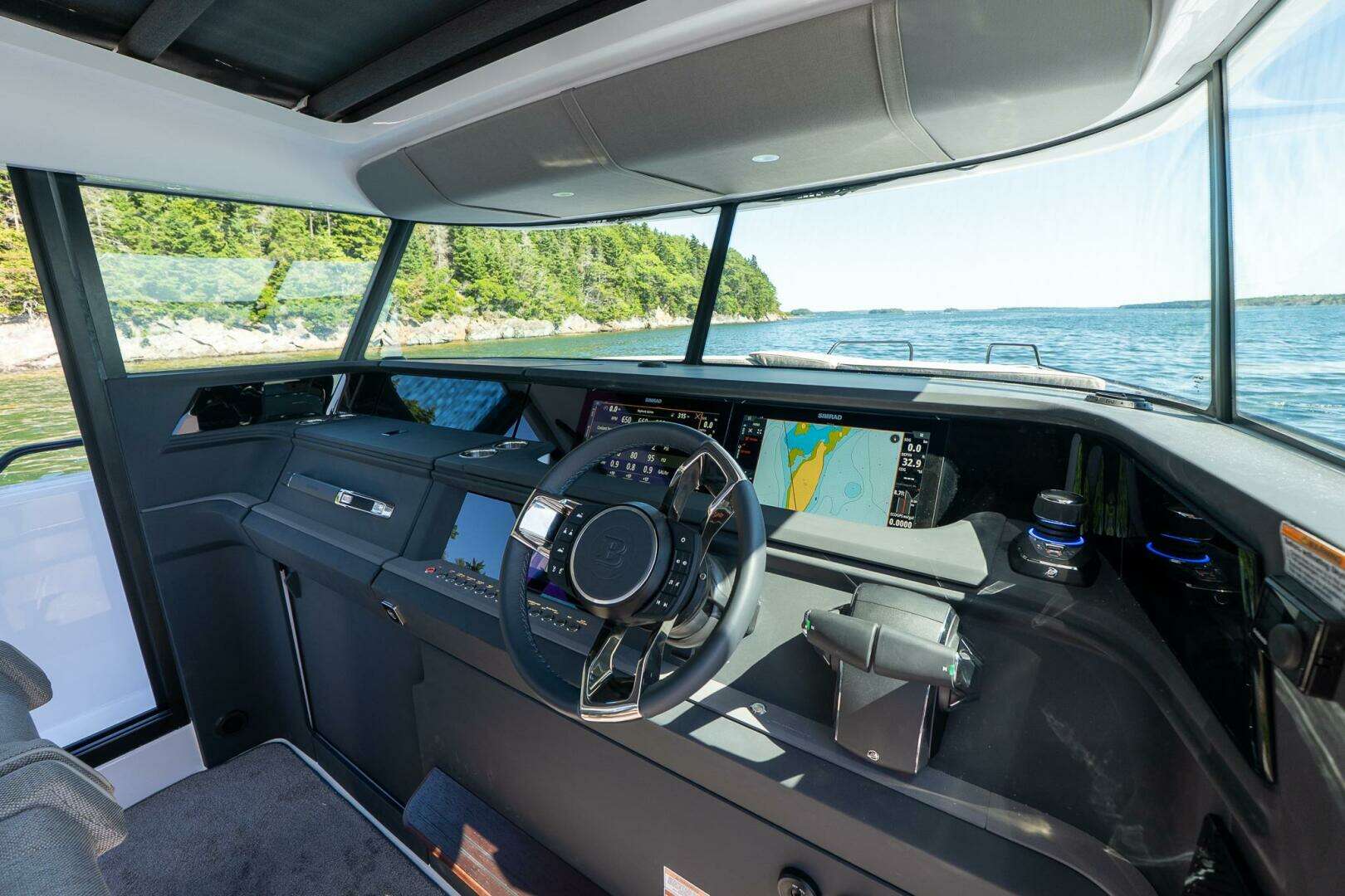 2025 Axopar Cross Cabin - Image 42
