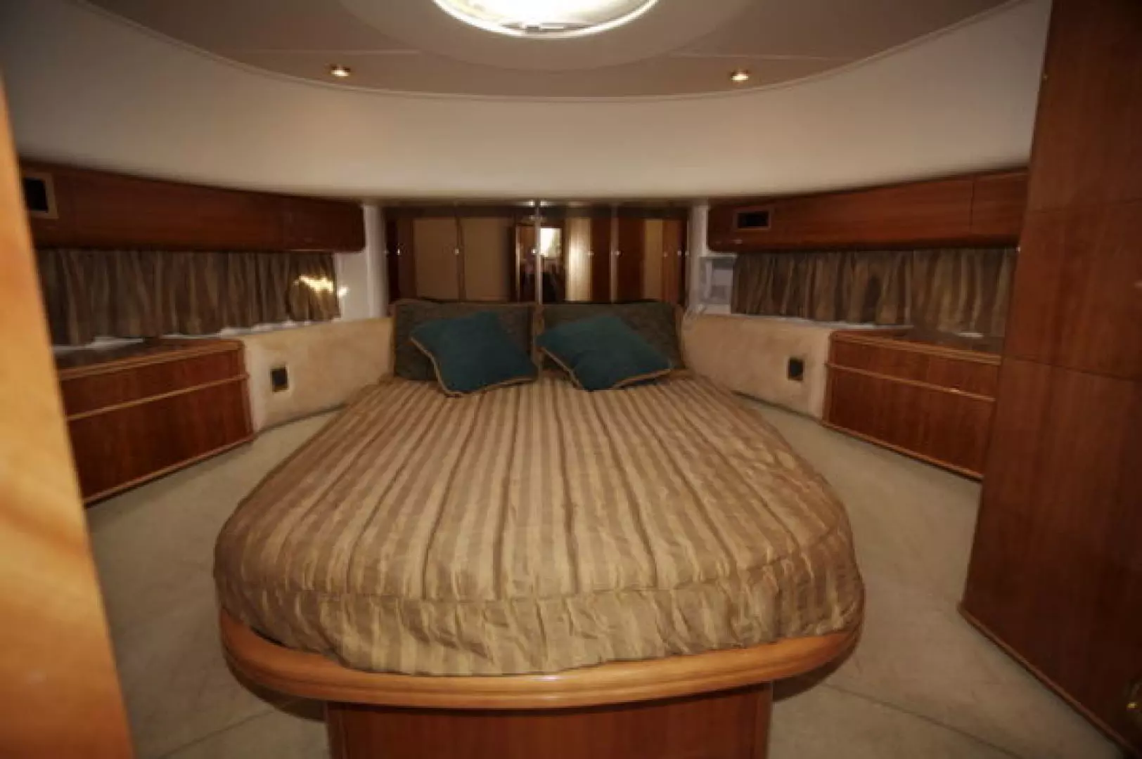 1999 Viking Sport Cruiser - Image 10