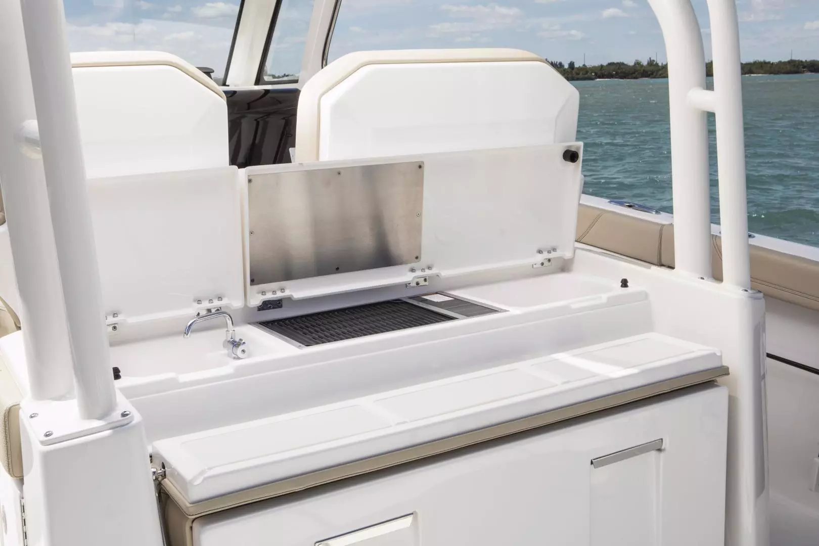 2021 Pursuit S328 - Image 12