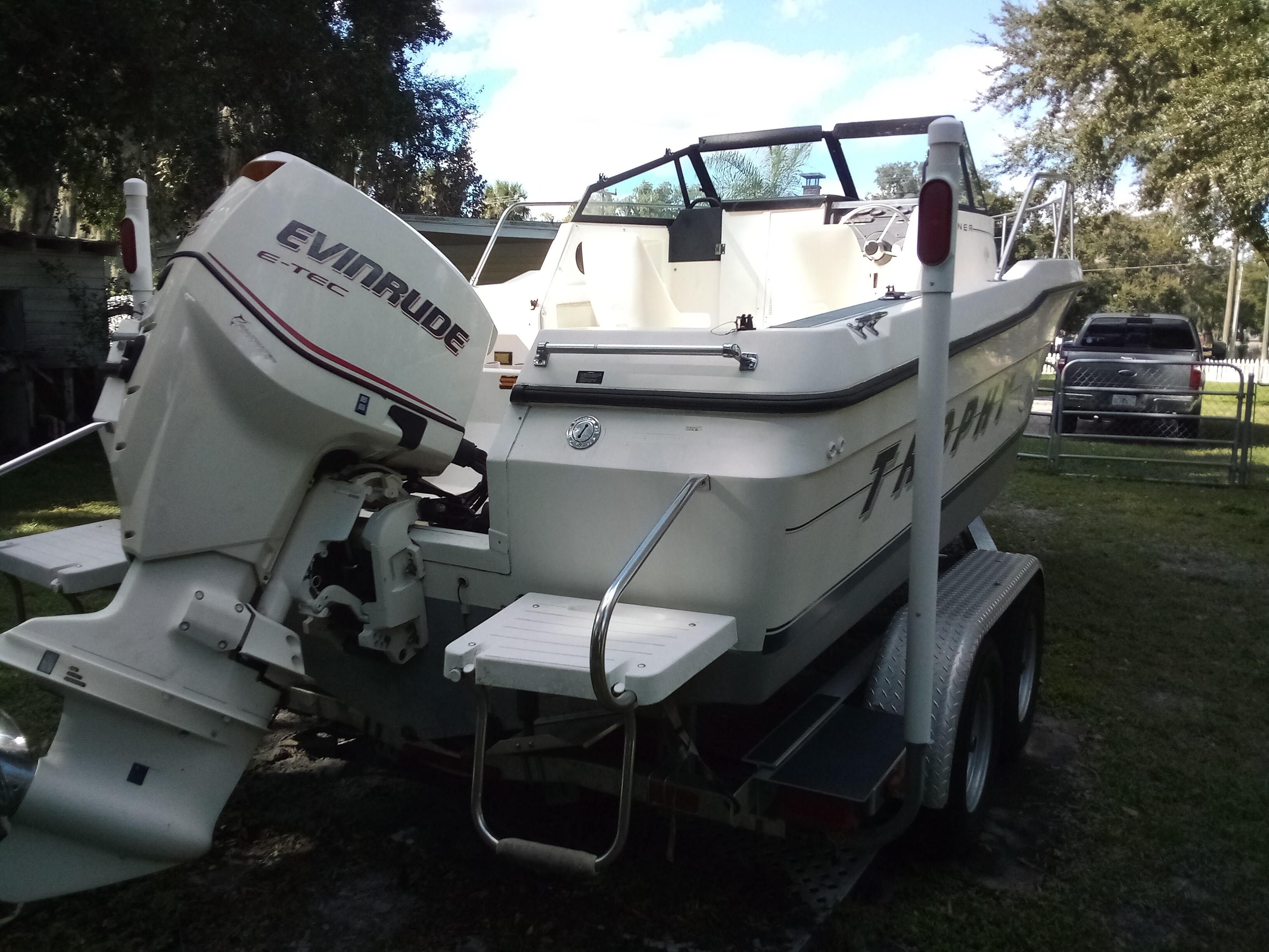 1995 Bayliner Trophy 2000