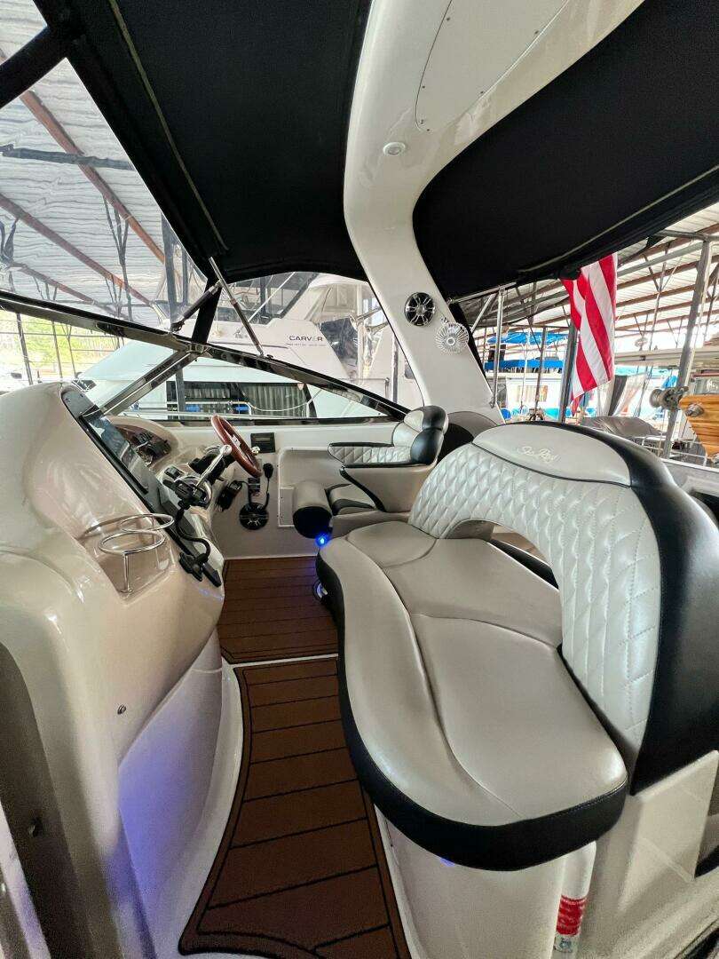 2002 Sea Ray 380 Sundancer - Image 21