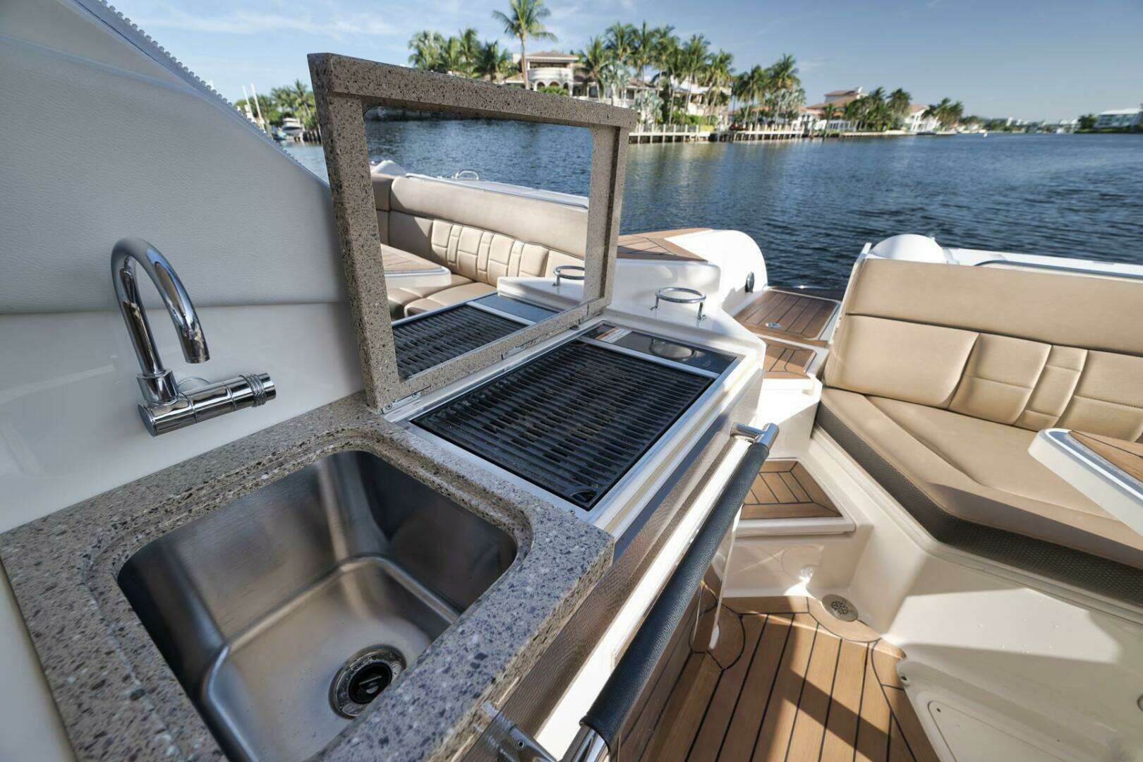 2016 Sea Ray 350 SLX - Image 22