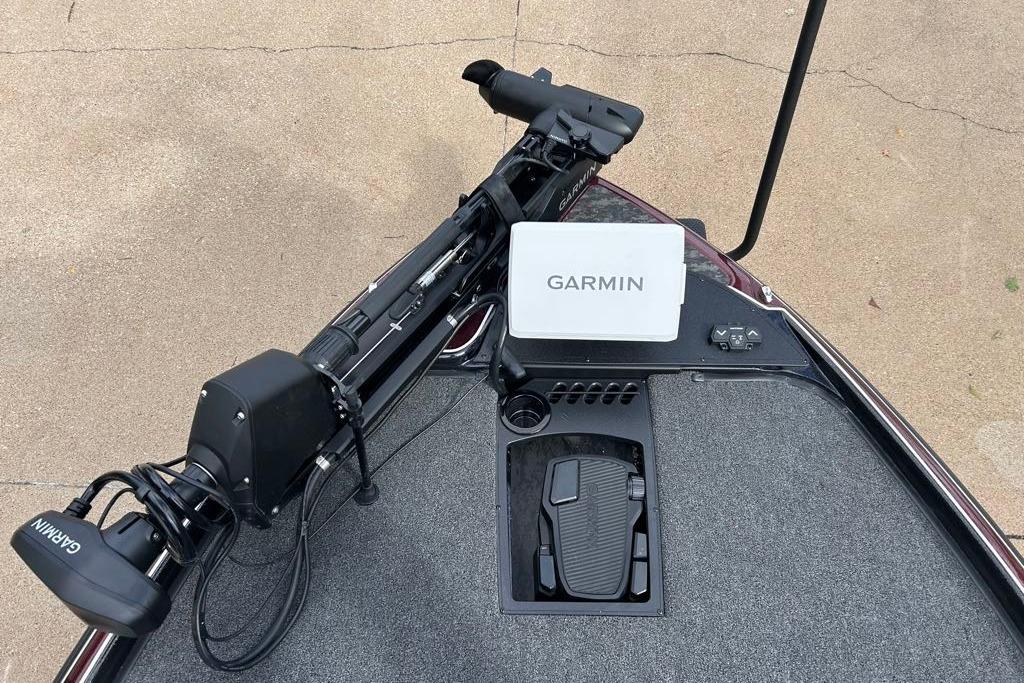 2026 Nitro Z21 XL Pro boat with Garmin navigation system and foot pedal control.
