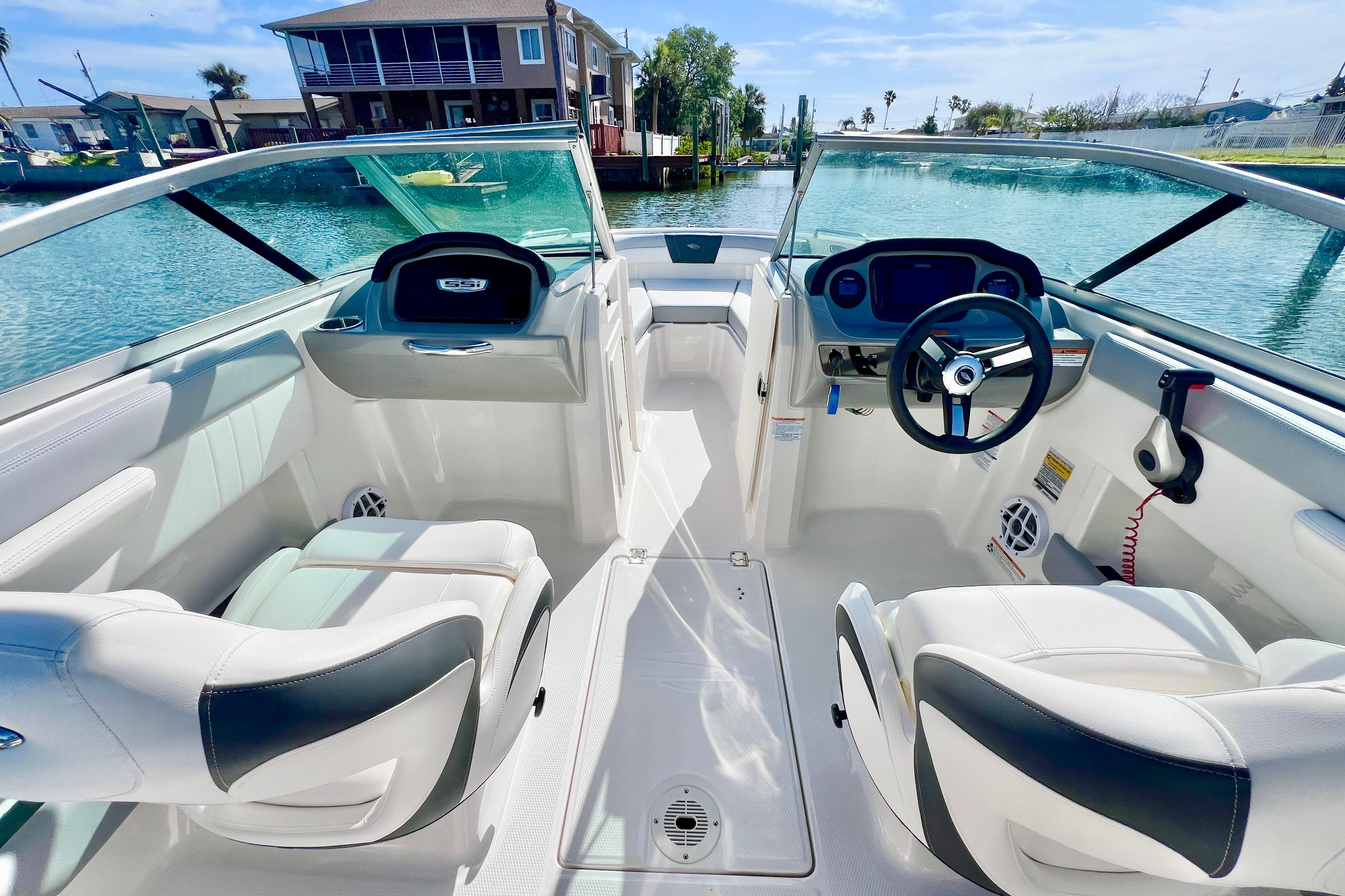 2023 Chaparral 21 SSi OB boat interior with modern dashboard and seating.