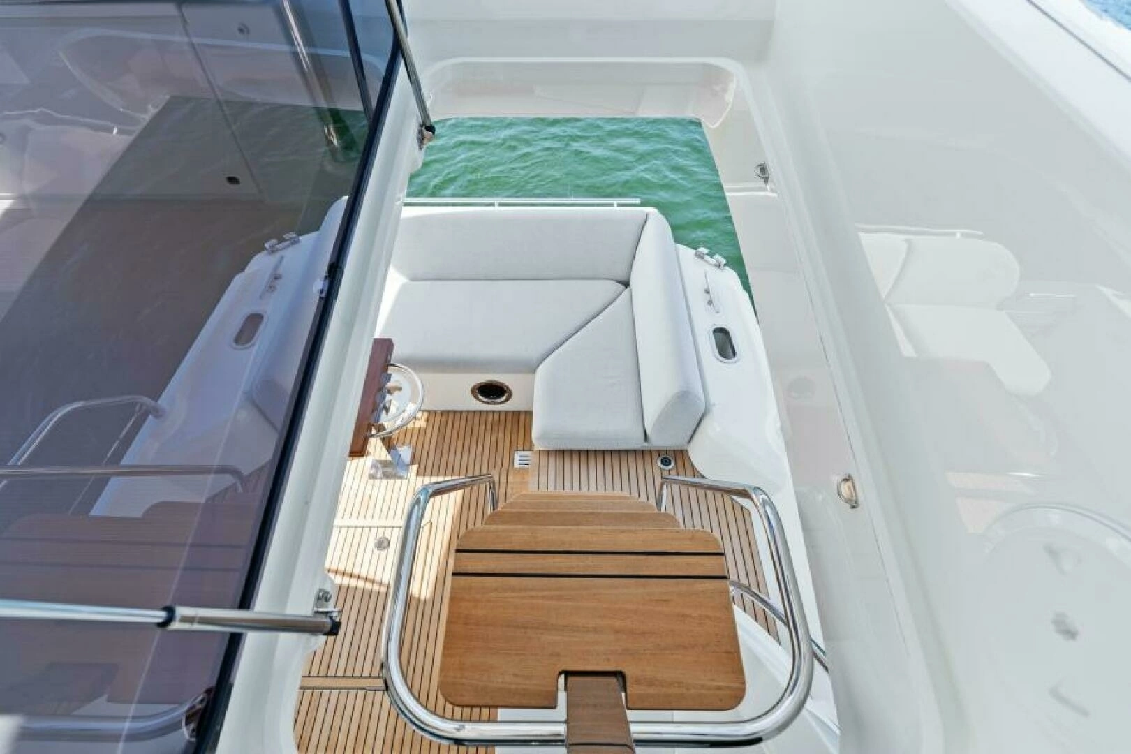 2020 Prestige 520 Flybridge - Image 43