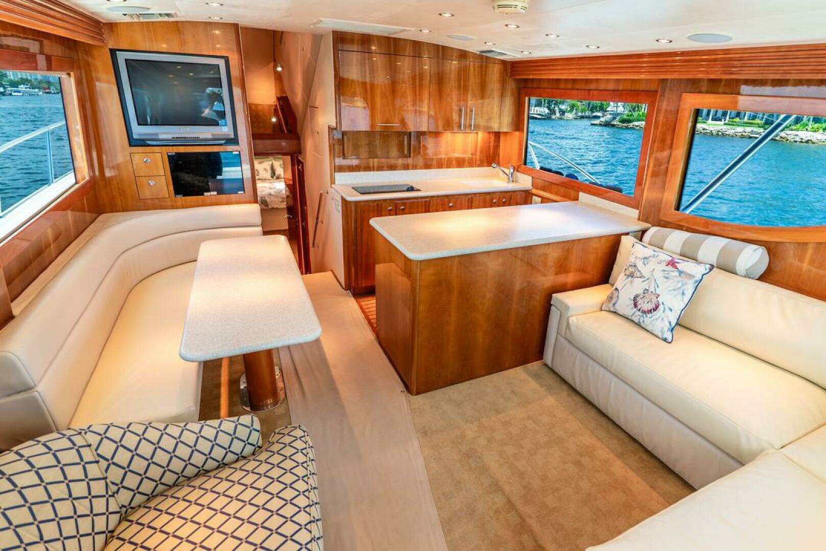 2005 Hatteras 50 Convertible - Image 10