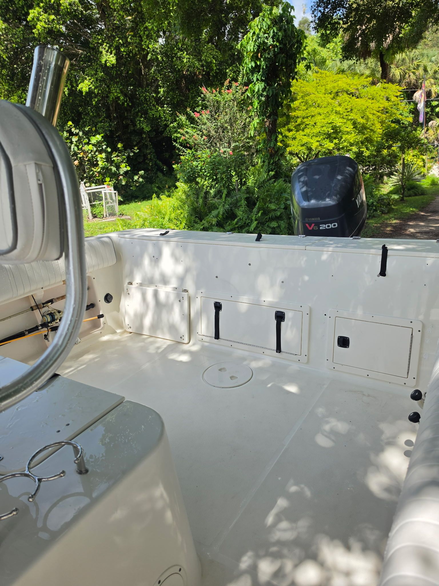 The image shows the cockpit of a 2004 Hydra-Sports Lightning 230 CC boat.