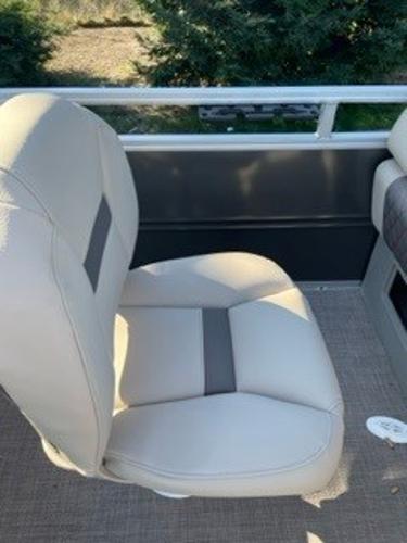 2024 Sun Tracker Fishin' Barge 20 DLX boat seat with beige upholstery.