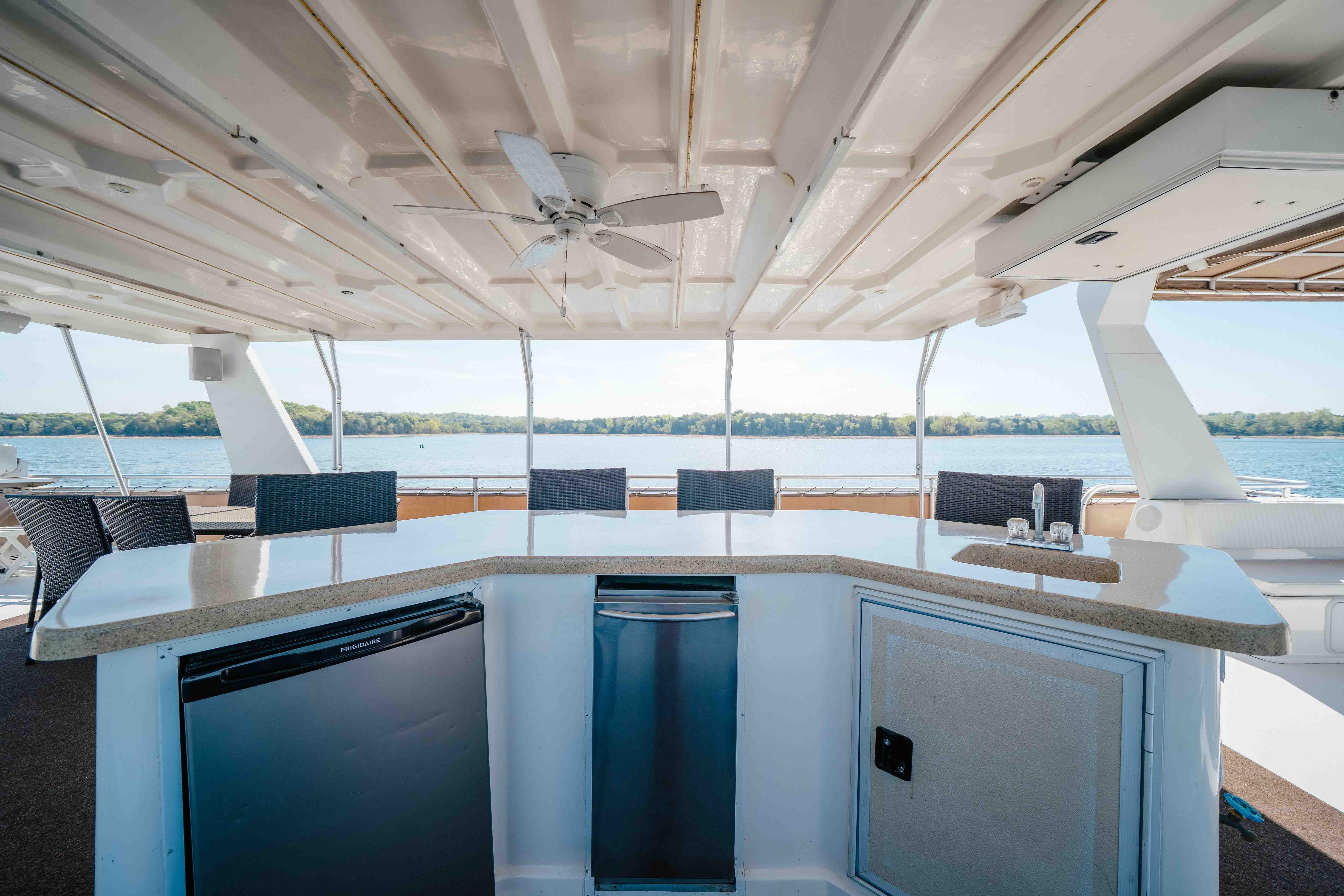 Luxurious Horizon 18x85 yacht deck with bar and seating, overlooking serene waters, 2009 model.