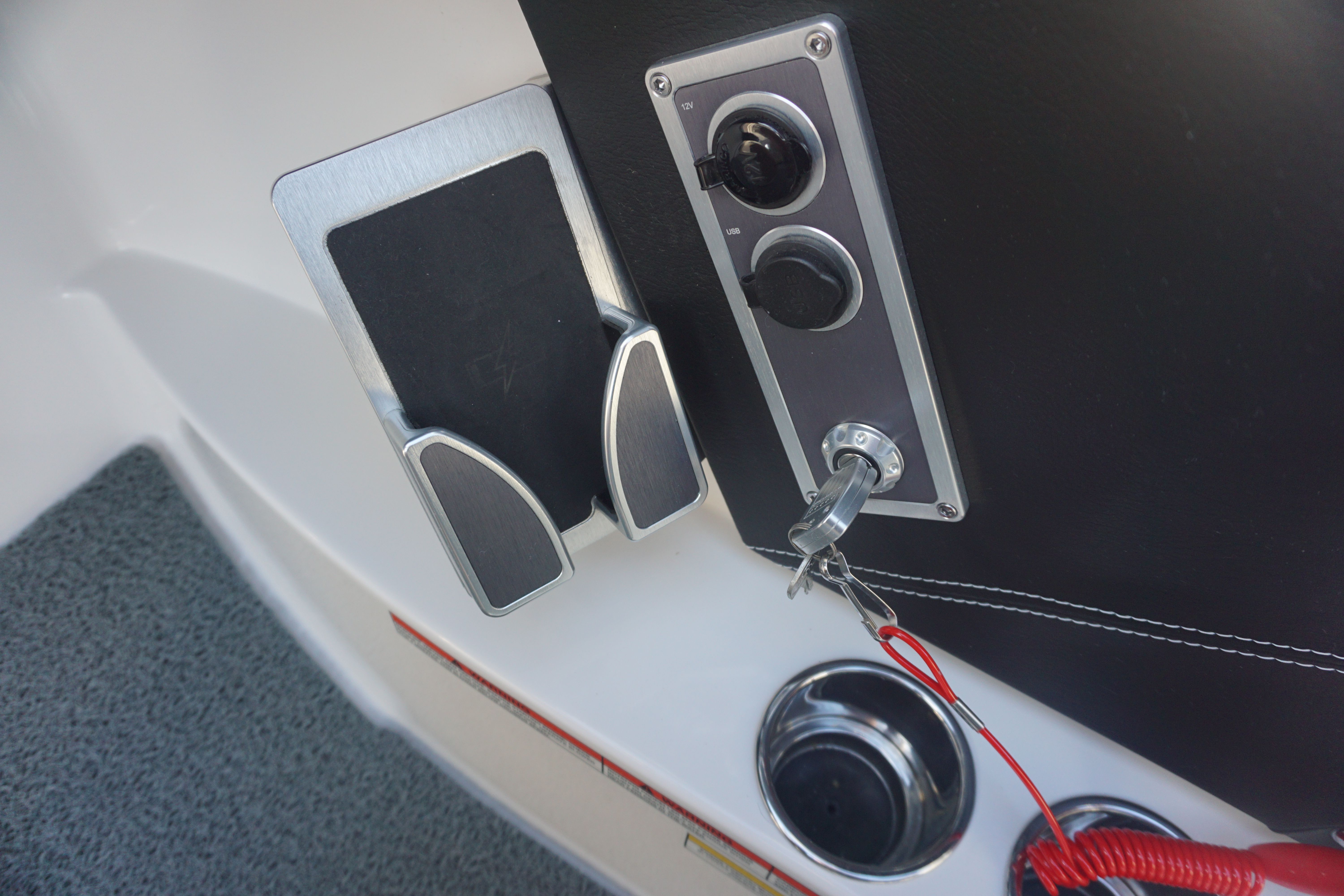 2022 MasterCraft X24 - 46