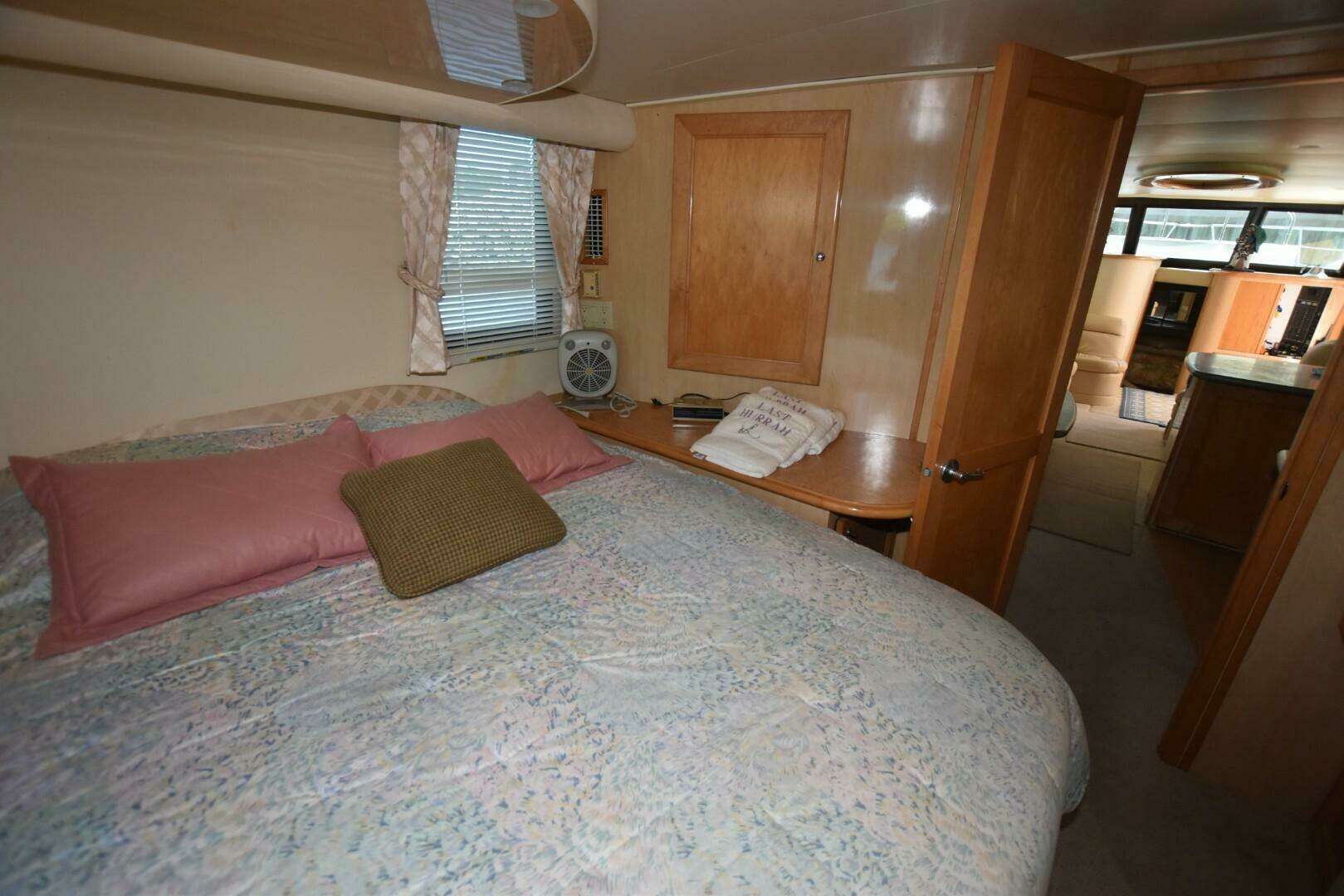 2005 Bluewater 5200 - Image 17
