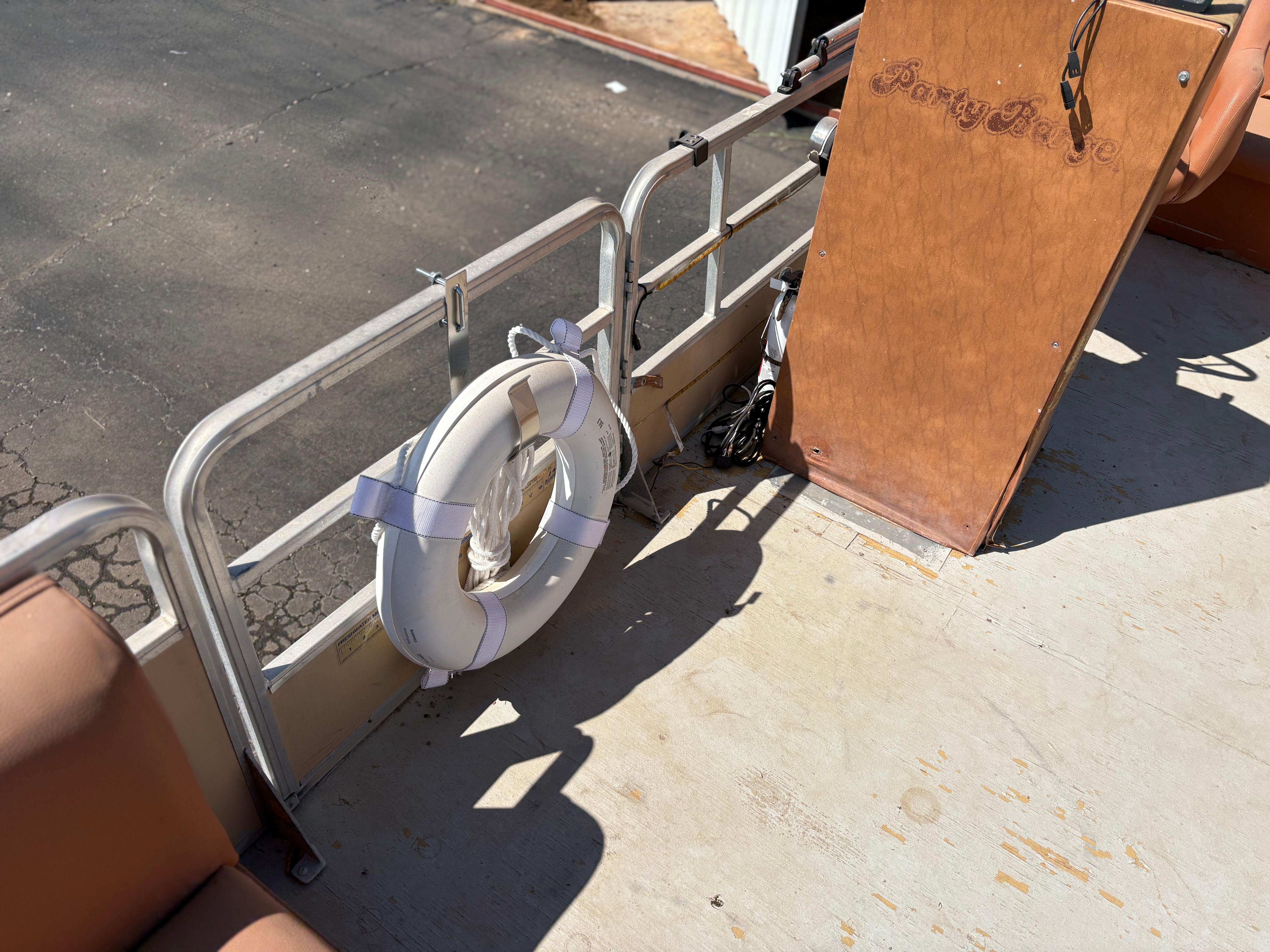 1985 Sun Tracker Party Barge - 30