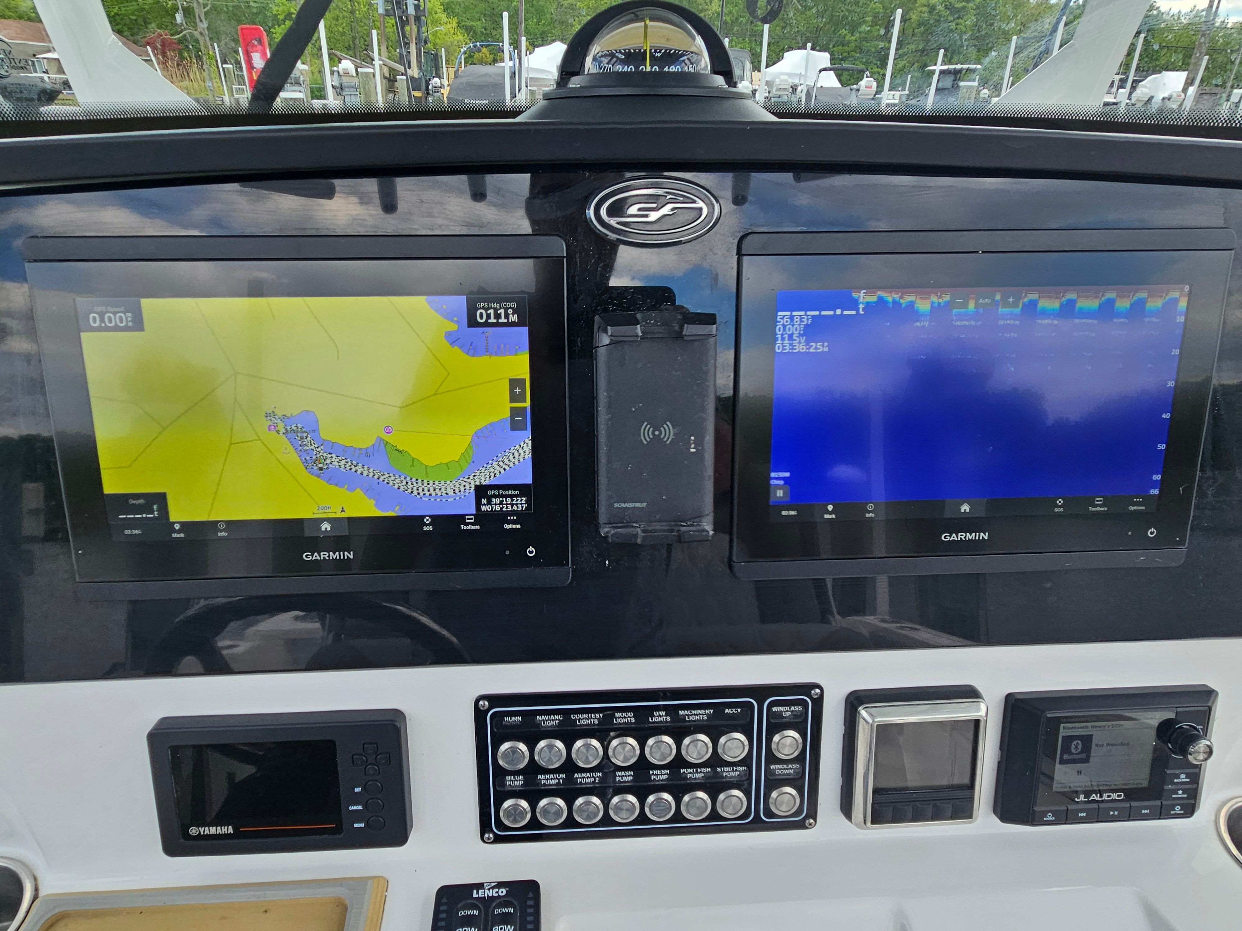 Sea Fox 288 Commander 2021 with Garmin navigation systems.