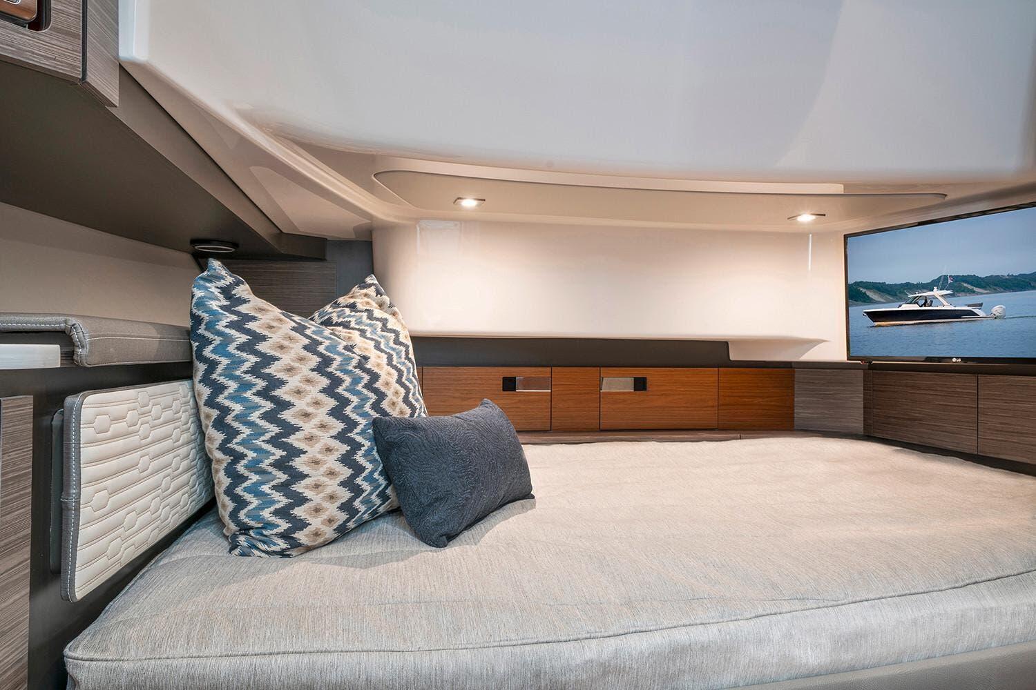 2026 Tiara Yachts 43LS - 19