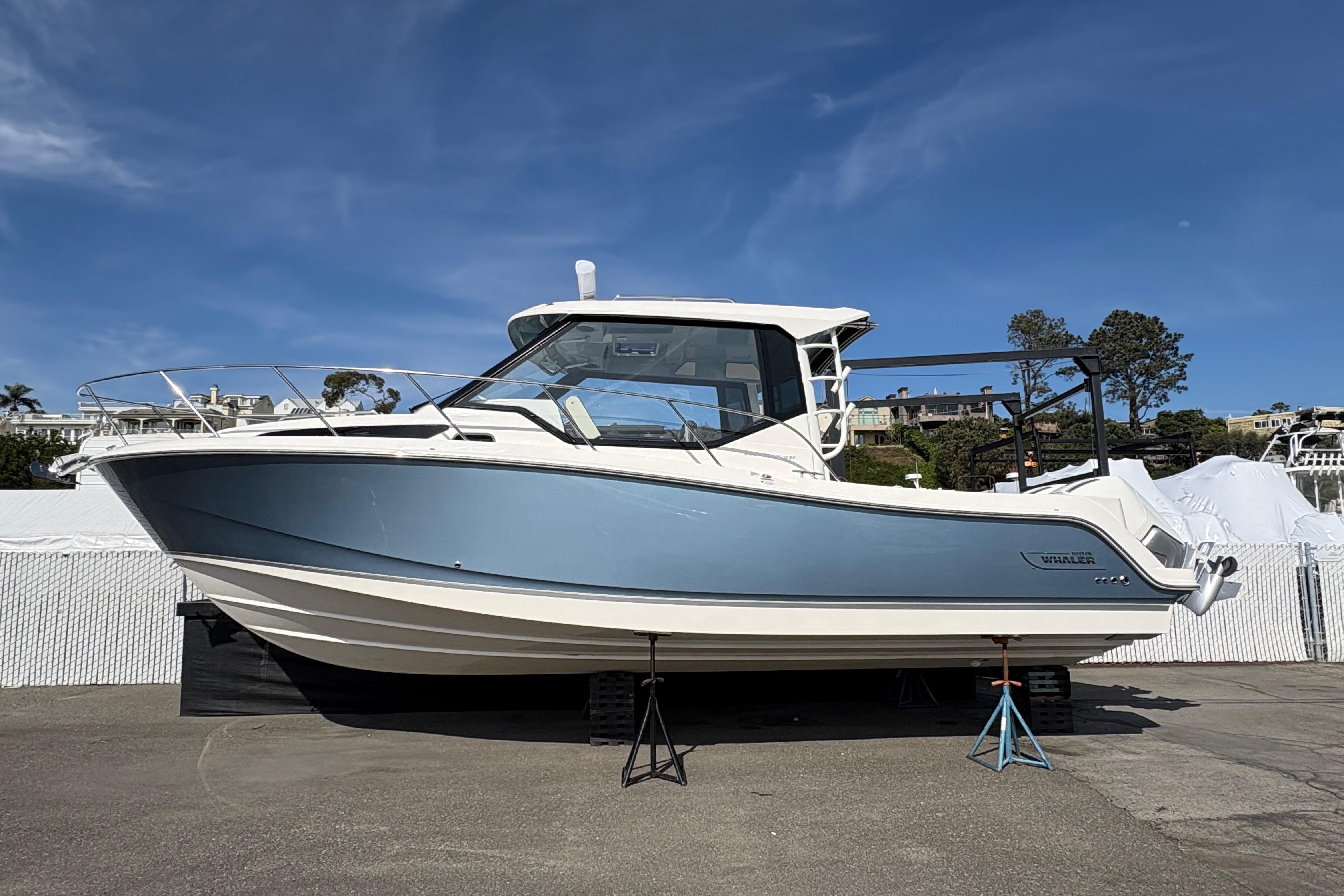 2026 Boston Whaler 325 Conquest