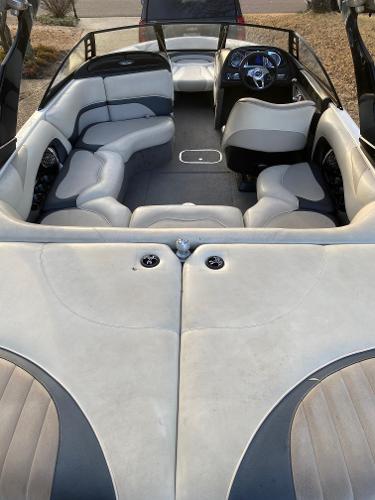 2009 Malibu Wakesetter VTX boat interior with spacious seating and modern dashboard.