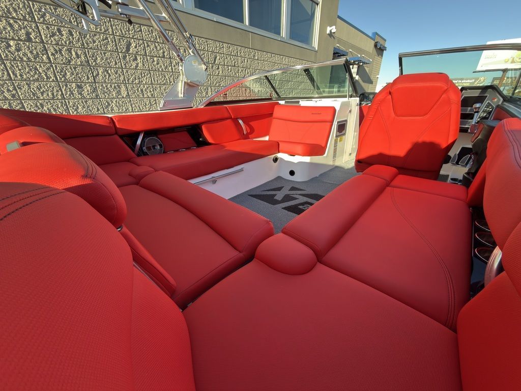 2019 MasterCraft XT22 - 28