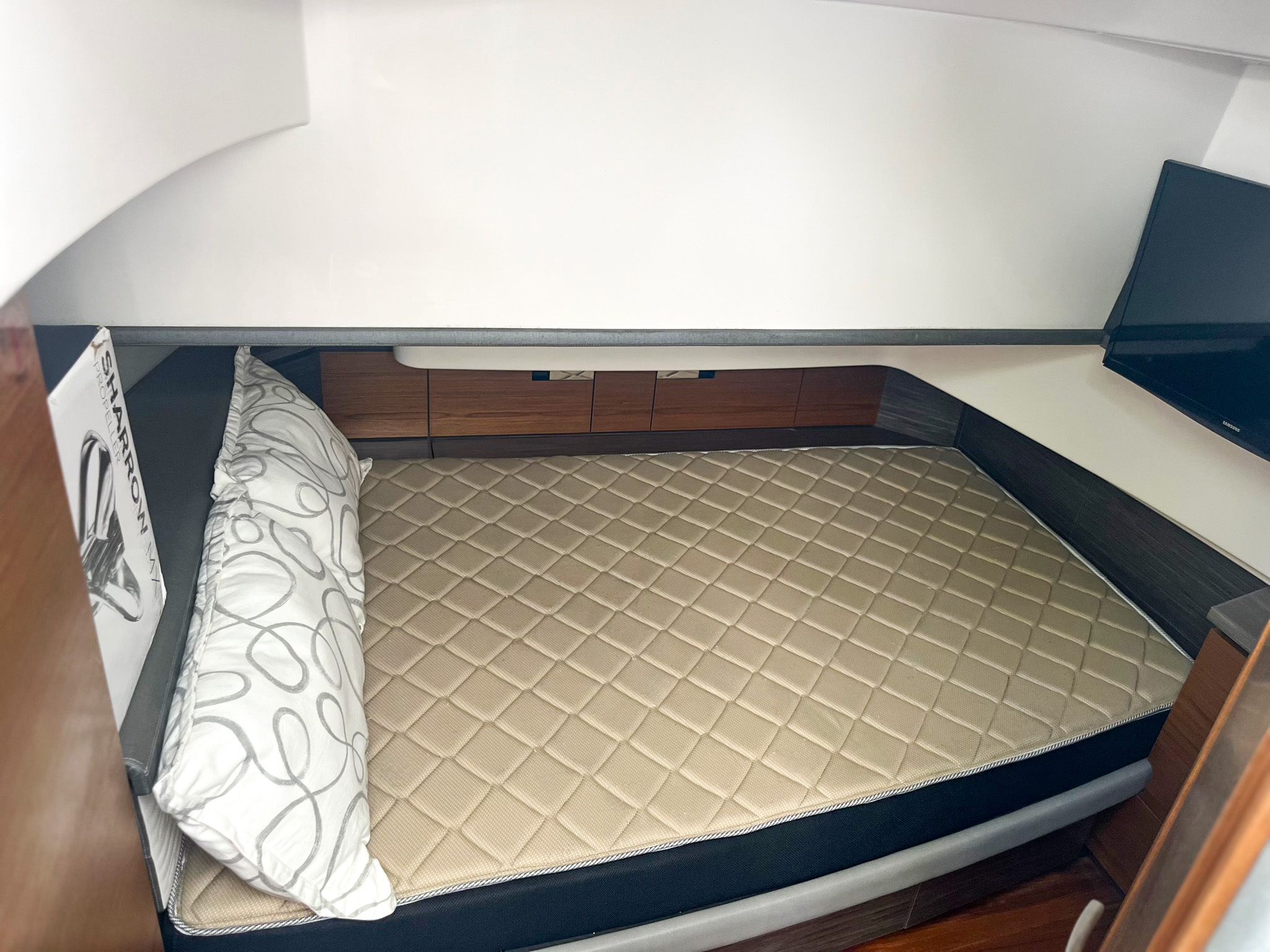 2019 TIARA YACHTS 38 LS - Image 19