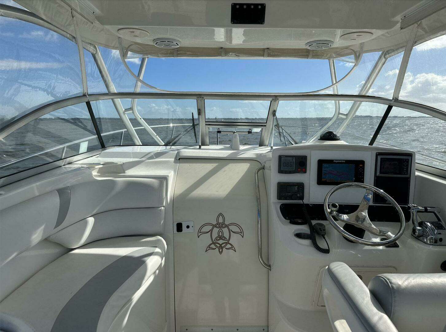 2005 Boston Whaler 305 Conquest - Image 7