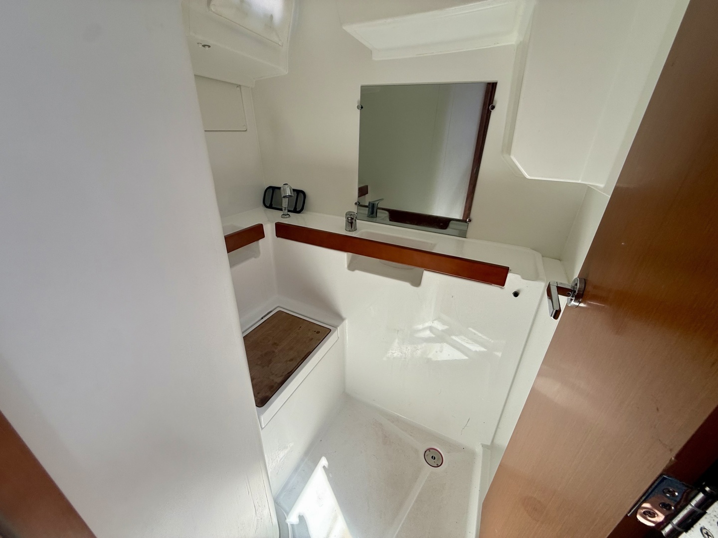 2016 Beneteau 38 - Image 17